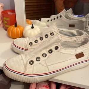 Blowfish flats perfect for fall